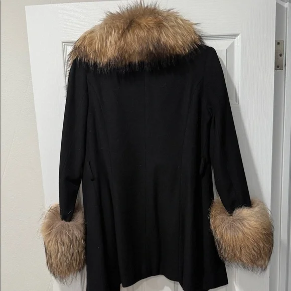 Chic Black Teddy Jacket with Faux Fur Accents - Picture 6 of 9